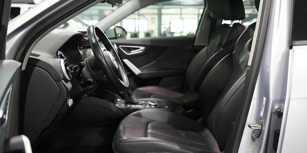Audi Q2 35 TFSI ADVANCED SILVER & BLACK / LED, LEDER 97.000 km 20.992 &euro; Hamm 59077