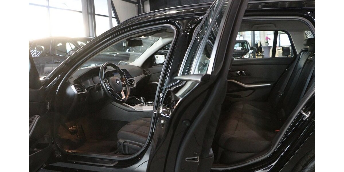 BMW 330d Touring ADVANTAGE / LED / LIVE+NAVI+ 149.000 km 21.993 &euro; Hamm 59077