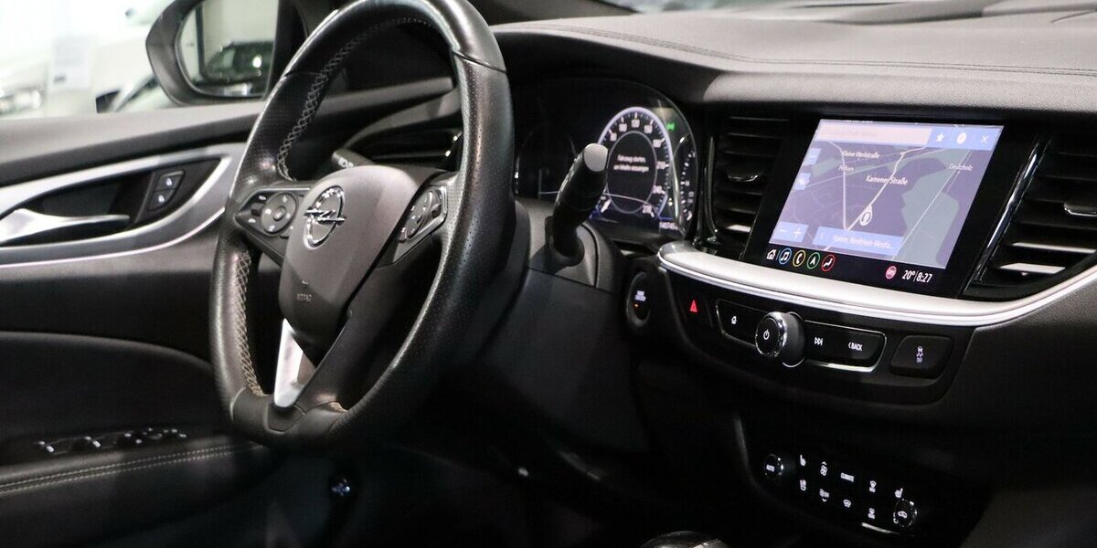 Opel Insignia 2.0 ST 4x4 OPC-LINE GSI WHITE / VC+HUD 140.000 km 18.991 &euro; Hamm 59077