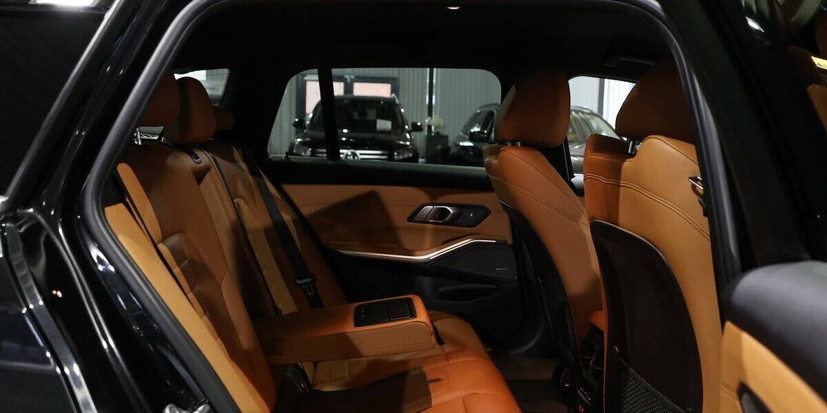 BMW 330d Touring xDrive M-SPORT BLACK & BROWN / LED 135.000 km 28.555 &euro; Hamm 59077