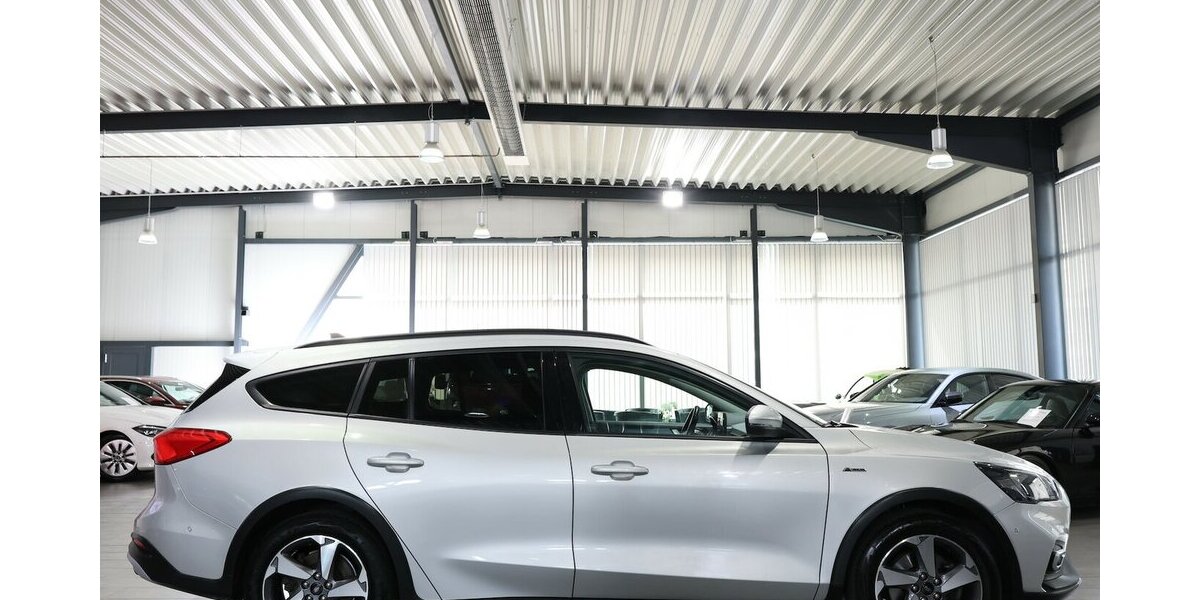 Ford Focus TUNIER 1.5 EB ACTIVE CROSS OVER / LED / 117.000 km 13.991 &euro; Hamm 59077