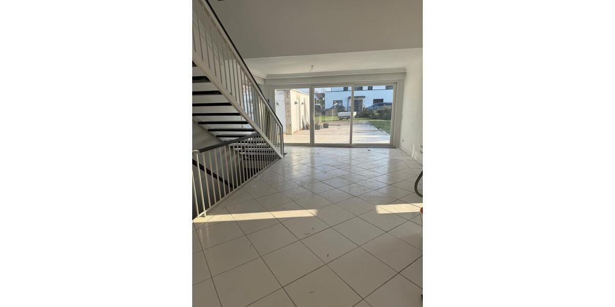 Doppelhaushälfte Soest - 6 Zimmer, 200 m&sup2;, 2.200&euro; | Angebot:25857396