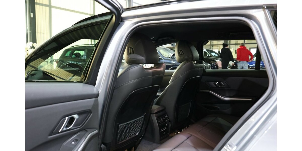 BMW 318d Touring ADVANTAGE CURVED+NAVI, LEDER, LED 67.000 km 29.444 &euro; Hamm 59077