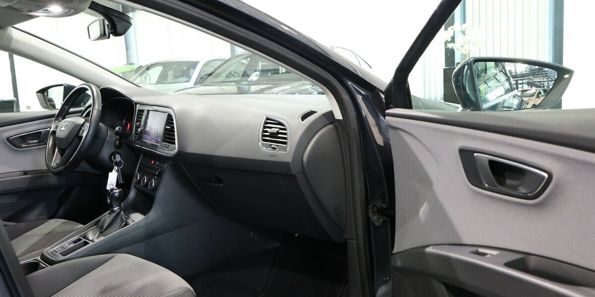 Seat Leon 1.6 TDI STYLE / NAVI-PLUS+APPLE+ANDROID 111.000 km 13.331 &euro; Hamm 59077