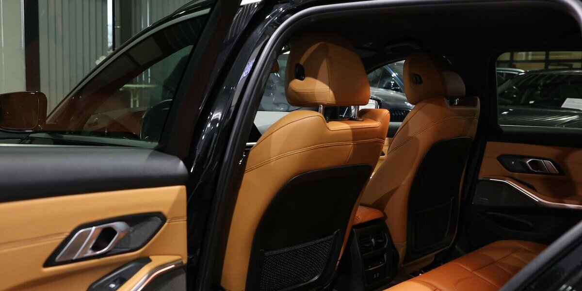 BMW 330d Touring xDrive M-SPORT BLACK & BROWN / LED 135.000 km 28.555 &euro; Hamm 59077