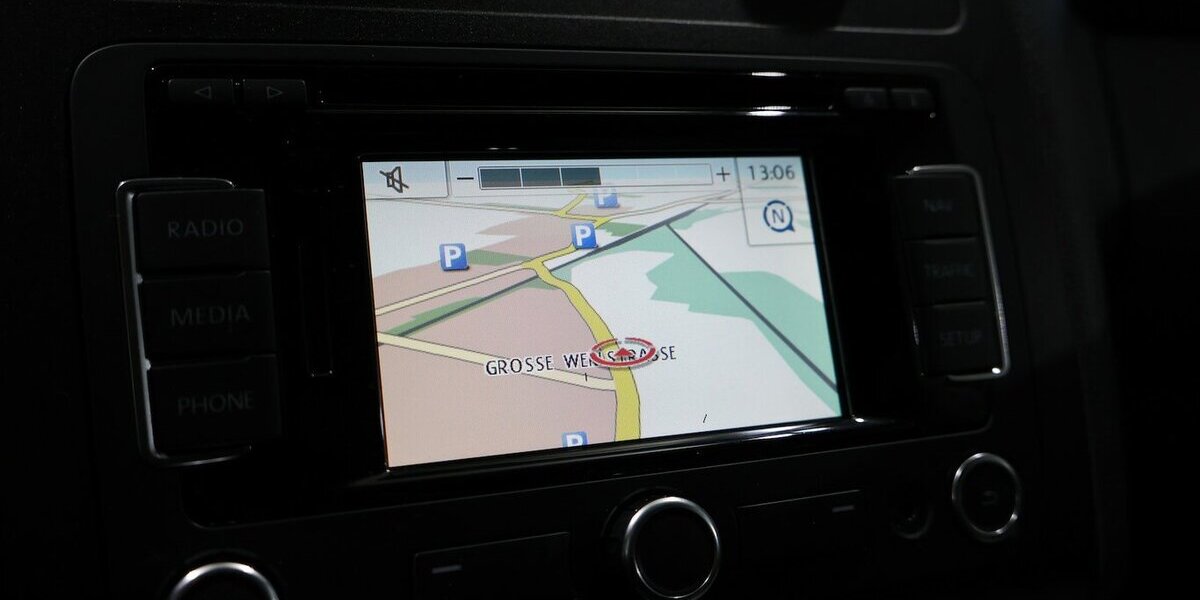 VW Caddy KOMBI 1.6 TDI DSG EDITION-30 WHITE & BLACK 144.000 km 15.111 &euro; Hamm 59077