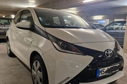 Toyota Aygo (X) 21.500 km 8.999 &euro; Münster 48159
