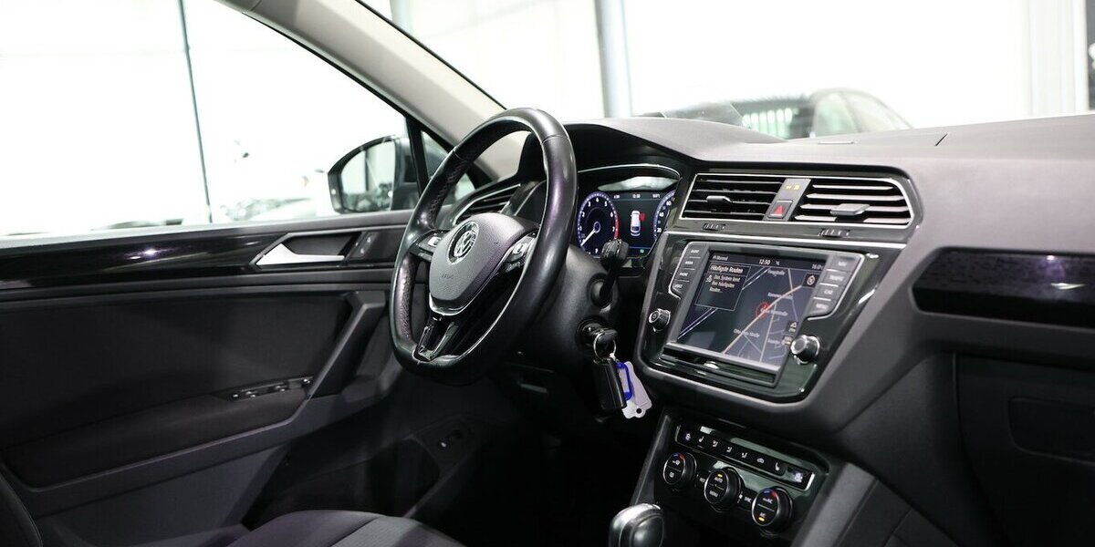VW Tiguan 2.0 TSI DSG 4M SOUND / PANORAMA / LED 128.000 km 19.555 &euro; Hamm 59077