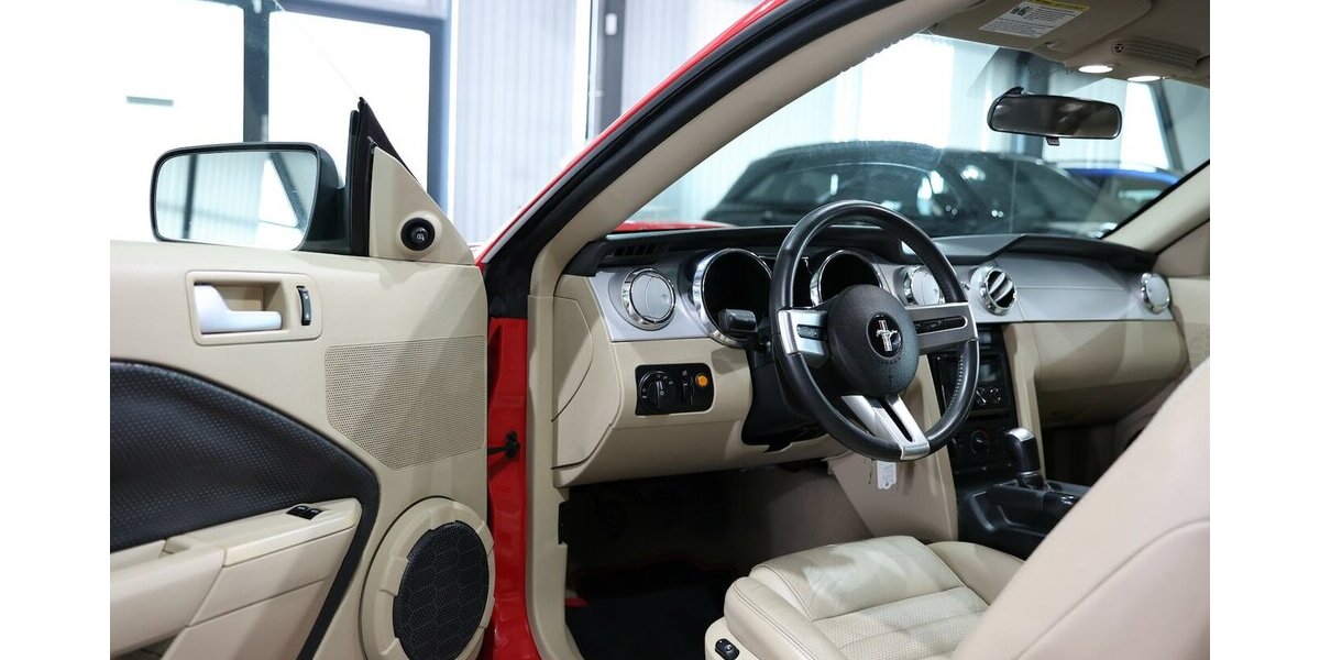 Ford Mustang COUPE 4.6 V8 GT / RED & BEIGE / LEDER 60.000 km 16.444 &euro; Hamm 59077