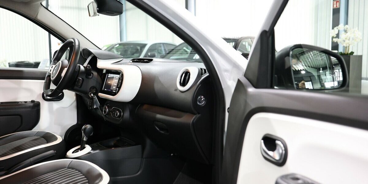 Renault Twingo INTENS ELECTRIC SPURHALTE, LEDER, KAMERA 12.000 km 13.111 &euro; Hamm 59077