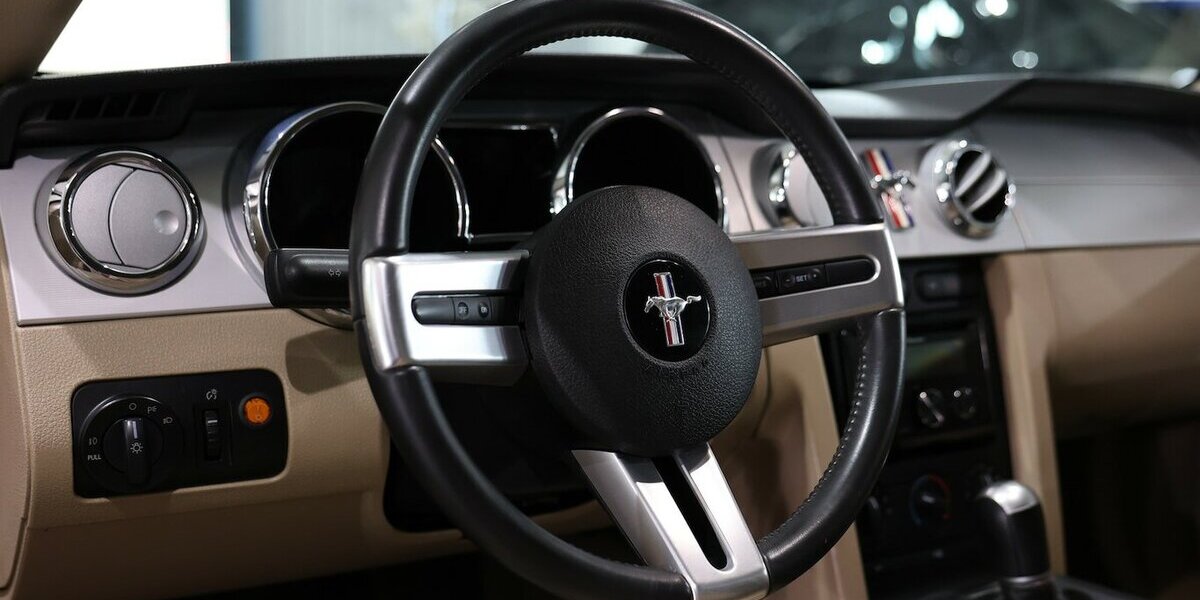 Ford Mustang COUPE 4.6 V8 GT / RED & BEIGE / LEDER 60.000 km 16.444 &euro; Hamm 59077