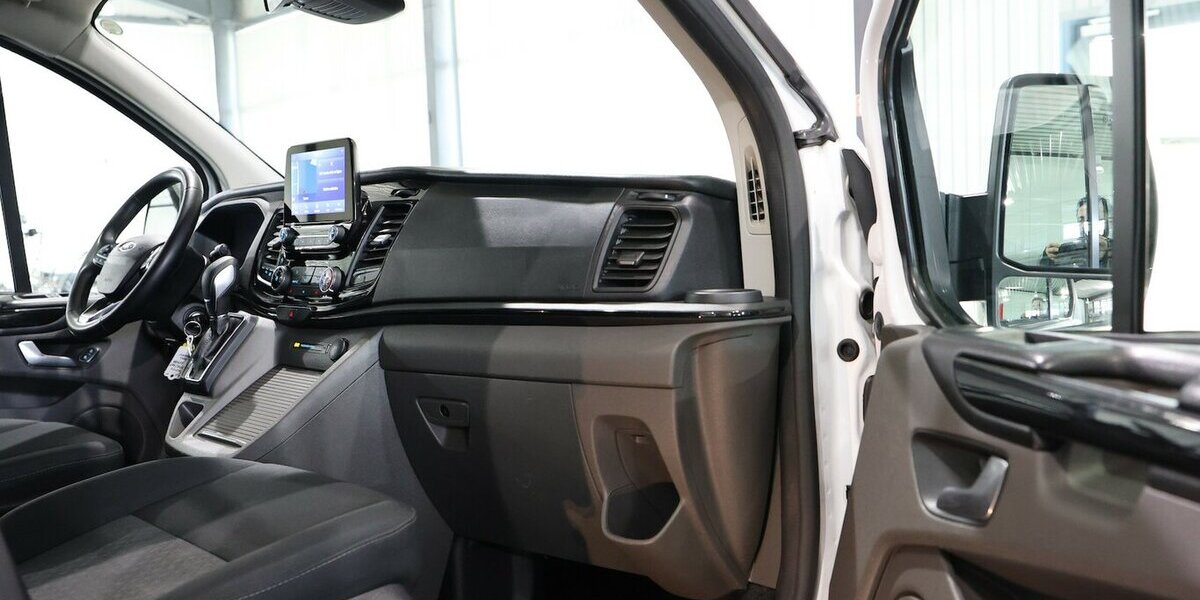 Ford Tourneo Custom 2.0 TDCI 320 L1 / 8-SITZER / NAVI 119.000 km 27.777 &euro; Hamm 59077