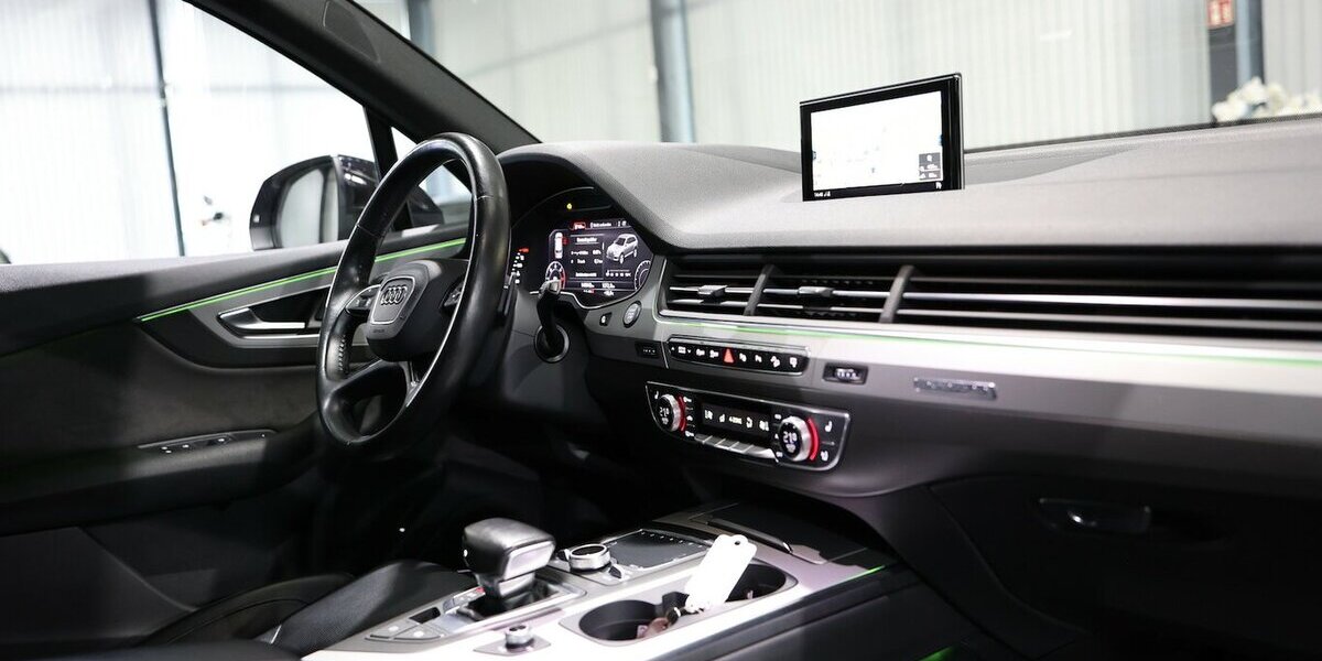 Audi Q7 3.0 TDI Q S-LINE / 7-SITZER / PANORAMA / LUFT 140.000 km 33.777 &euro; Hamm 59077