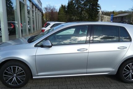 VW Golf 134.000 km 9.599 &euro; Bergkamen 59192