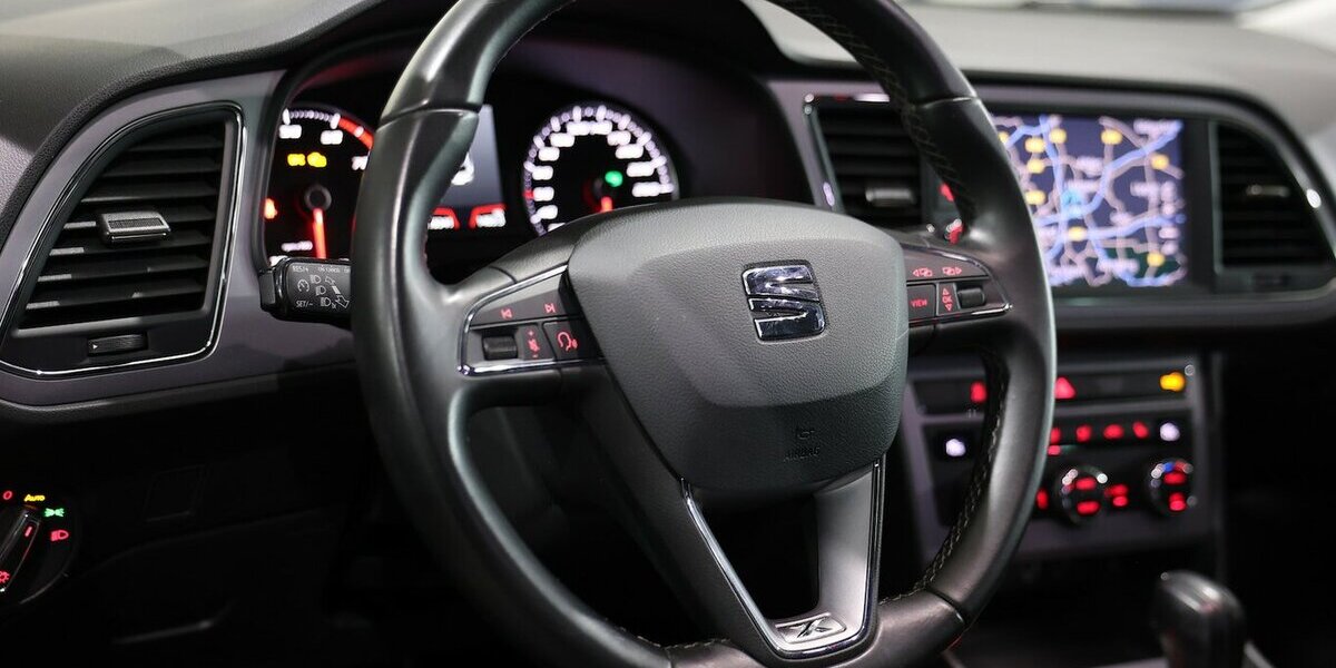 Seat Leon 1.5 TSI DSG XCELLENCE SPORT / LED / LEDER 116.000 km 15.444 &euro; Hamm 59077
