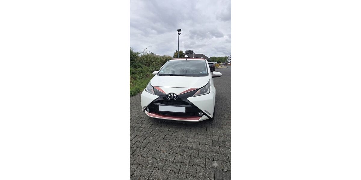 Toyota Aygo (X) 86.500 km 7.200 &euro; Hamm 59073