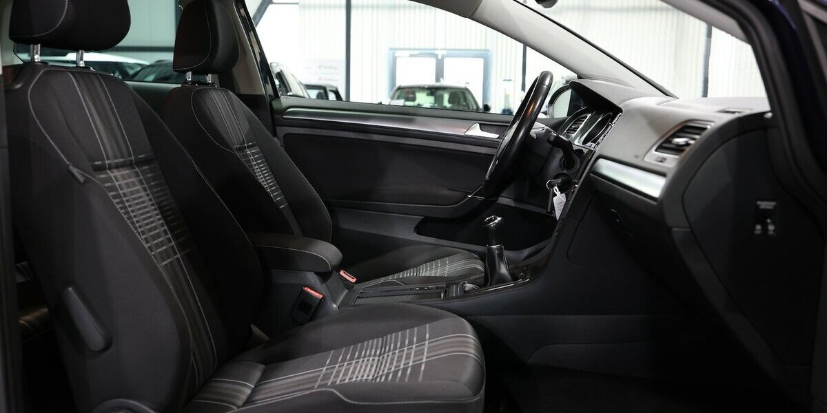 VW Golf VII 1.2 TSI LOUNGE 3-TÜRER / ERST 55.000-KM 55.000 km 10.881 &euro; Hamm 59077