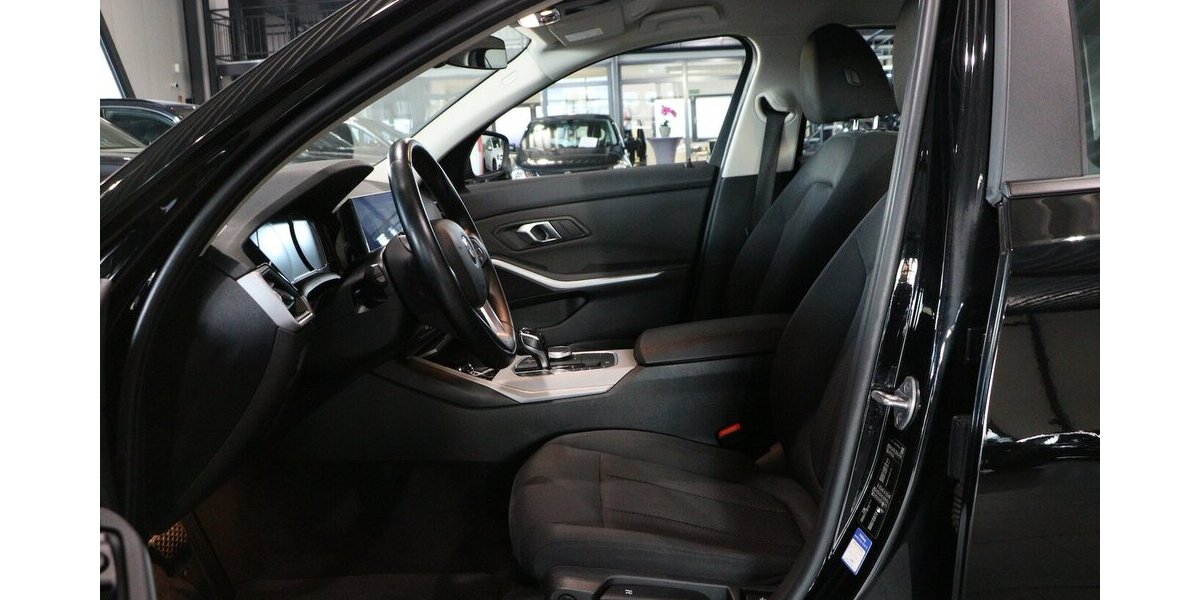 BMW 330d Touring ADVANTAGE / LED / LIVE+NAVI+ 149.000 km 21.993 &euro; Hamm 59077