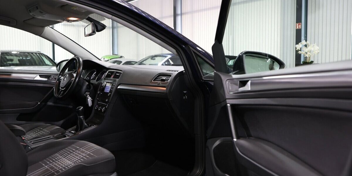 VW Golf VII 1.2 TSI LOUNGE 3-TÜRER / ERST 55.000-KM 55.000 km 10.881 &euro; Hamm 59077