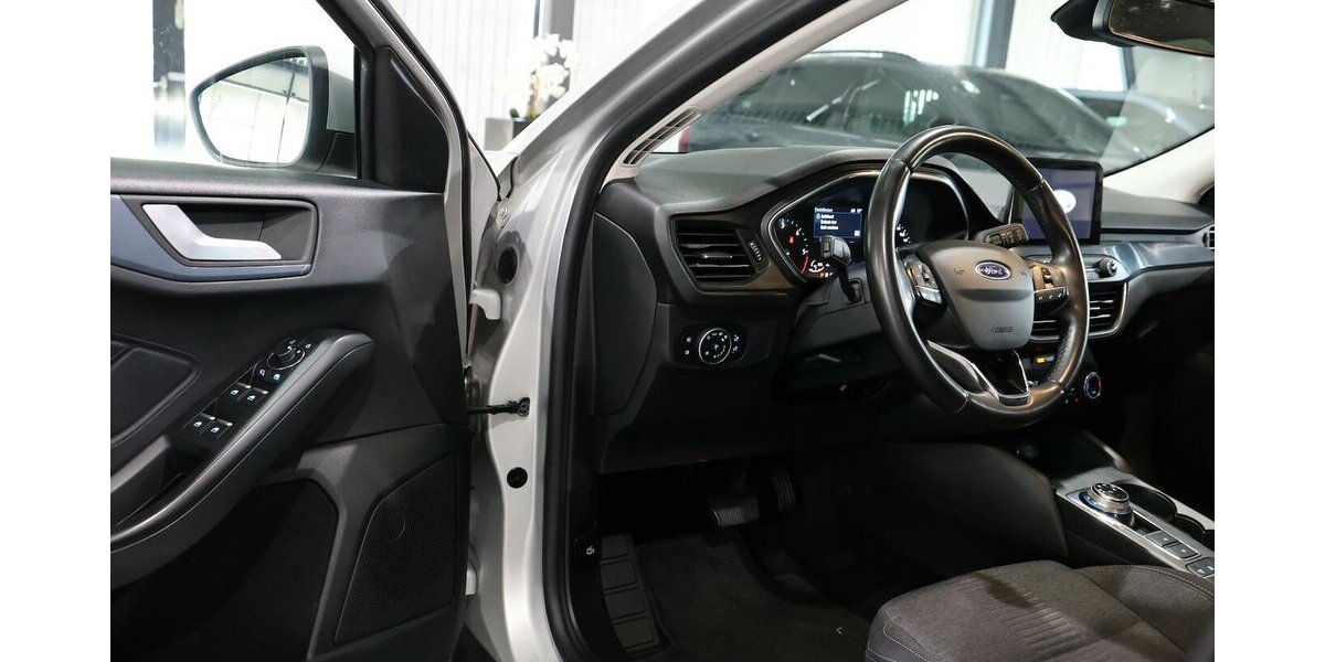 Ford Focus TUNIER 1.5 EB ACTIVE CROSS OVER / LED / 117.000 km 13.991 &euro; Hamm 59077