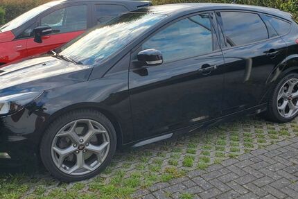Ford Focus 54.400 km 17.650 &euro; Ennigerloh 59320