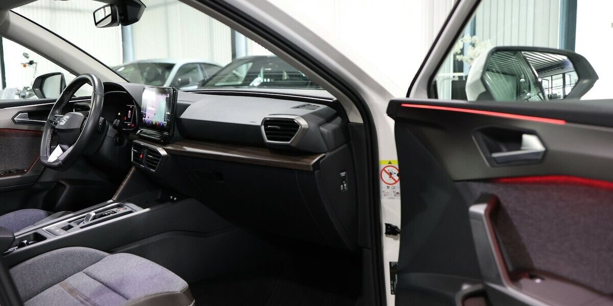 Seat Leon ST 2.0 TDI DSG XCELLENCE / LEDER / ACC+LANE 75.000 km 19.111 &euro; Hamm 59077