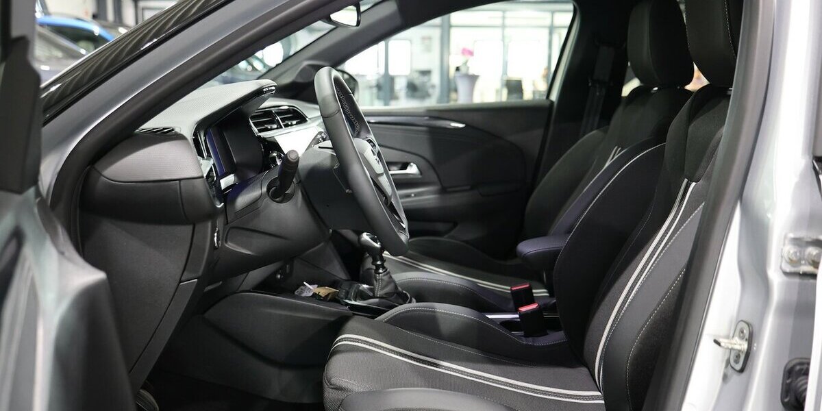 Opel Corsa F 1.2 T GS-SPORT TECH / SILVER & BLACK / 19.000 km 16.991 &euro; Hamm 59077