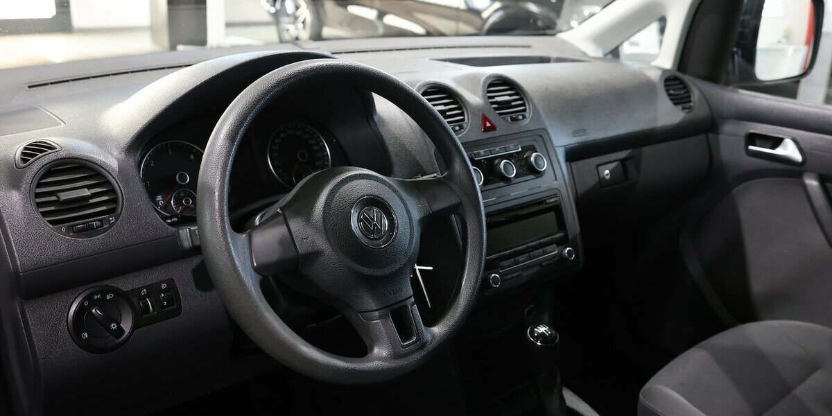 VW Caddy Kombi 1.6 TDI / 5-SITZER / -OPTIK / AHK 128.000 km 13.444 &euro; Hamm 59077