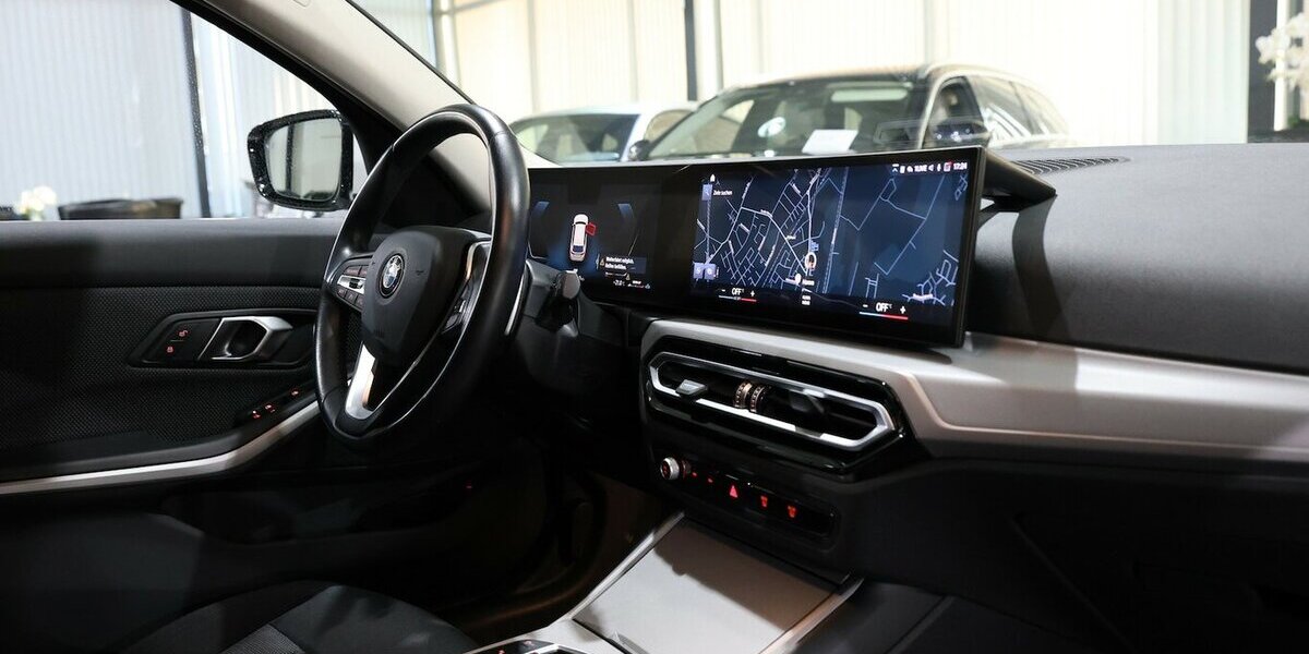 BMW 318d Touring SPORT SHADOW CURVED+NAV+KAMERA,LED 105.000 km 23.883 &euro; Hamm 59077