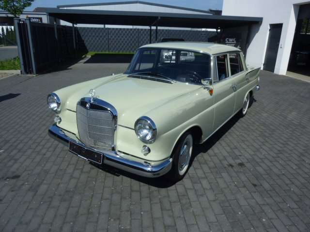 Mercedes-Benz 190 58.000 km 29.900 &euro; Hamm 59071