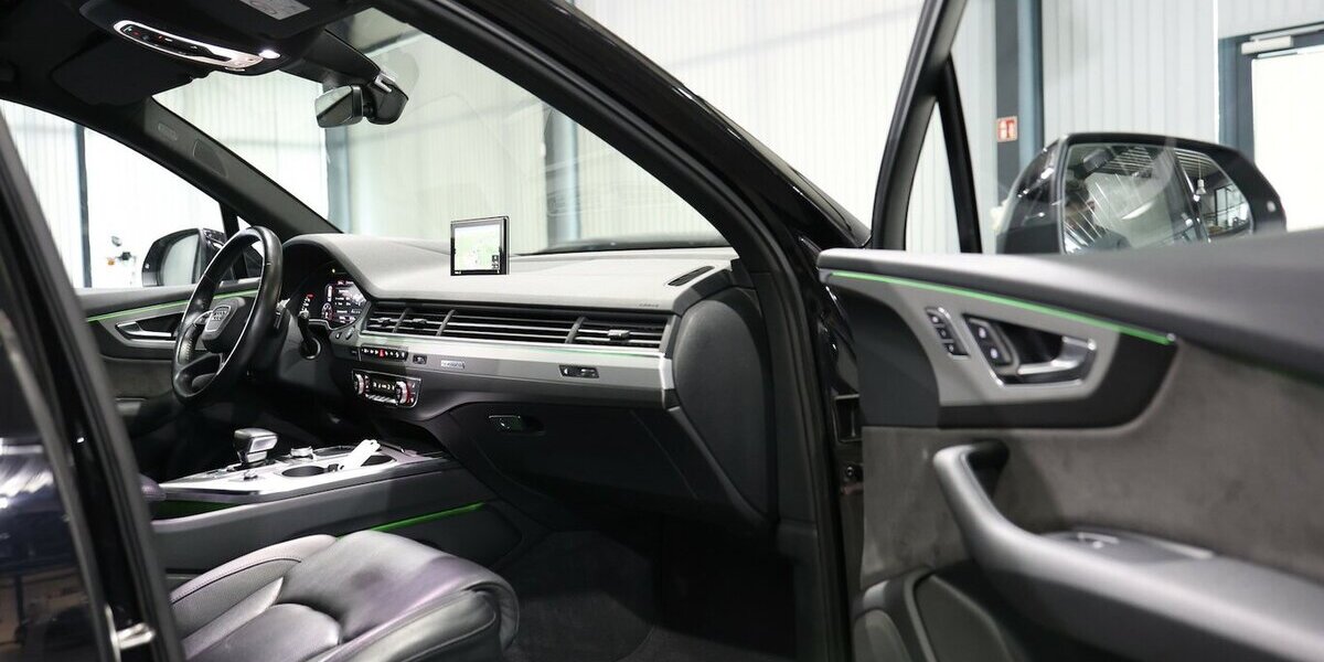 Audi Q7 3.0 TDI Q S-LINE / 7-SITZER / PANORAMA / LUFT 140.000 km 33.777 &euro; Hamm 59077