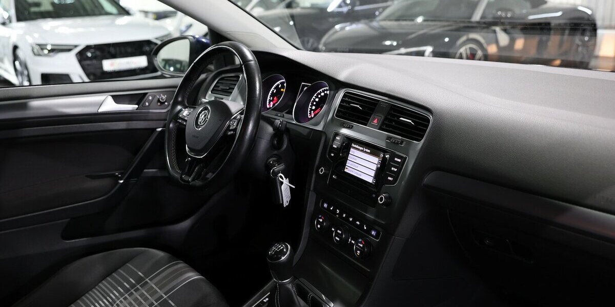 VW Golf VII 1.2 TSI LOUNGE 3-TÜRER / ERST 55.000-KM 55.000 km 10.881 &euro; Hamm 59077