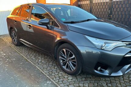 Toyota Avensis 196.000 km 9.000 &euro; Warendorf 48231