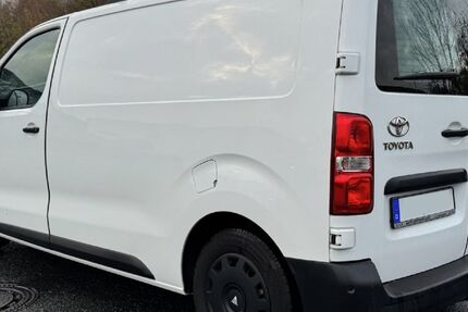 Toyota Proace (Verso) 110.000 km 12.600 &euro; Oelde 59302