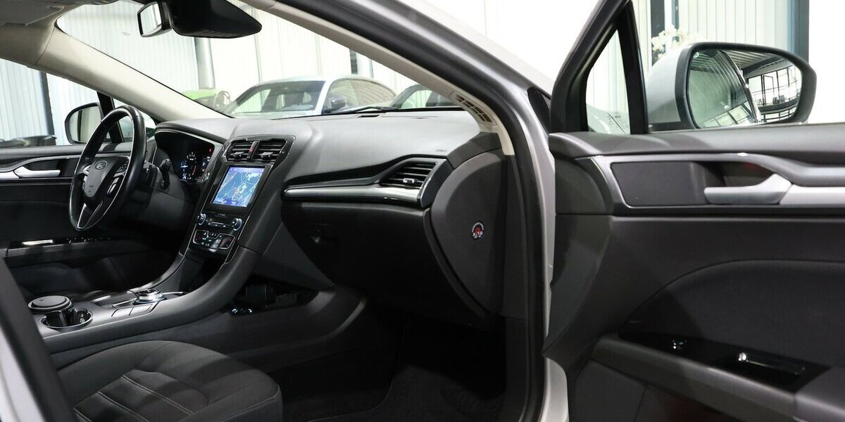 Ford Mondeo Tunier 2.0 EB / LED / NAVI+KAMERA / AHK 124.000 km 14.991 &euro; Hamm 59077