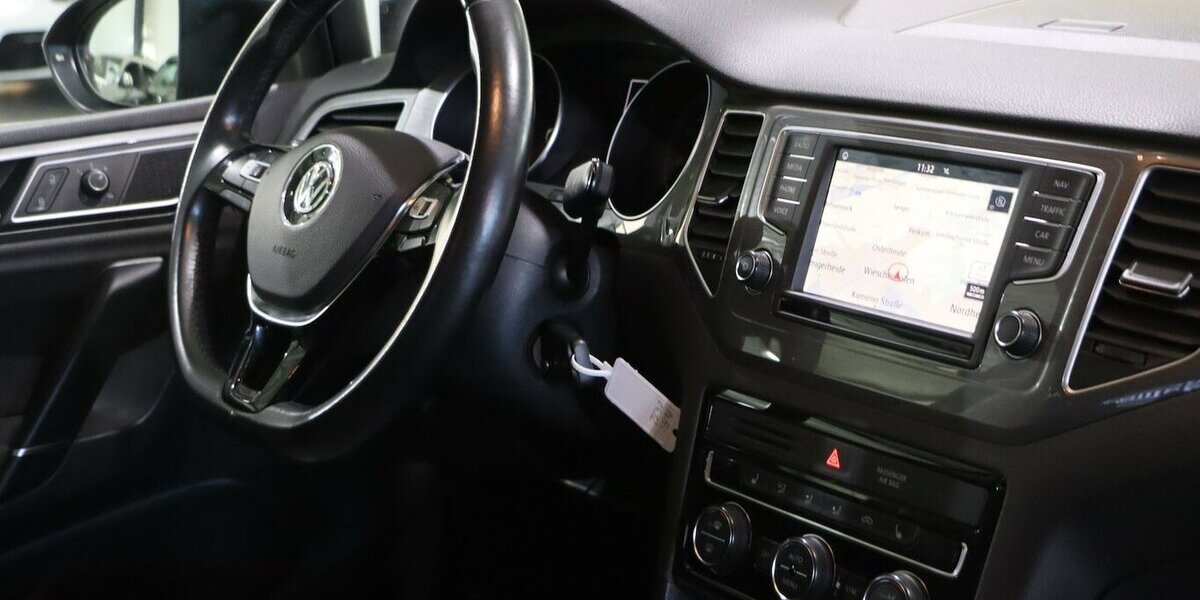 VW Golf Sportsvan 1.4 TSI ALLSTAR / XENON, NAVI-DM 119.000 km 12.111 &euro; Hamm 59077