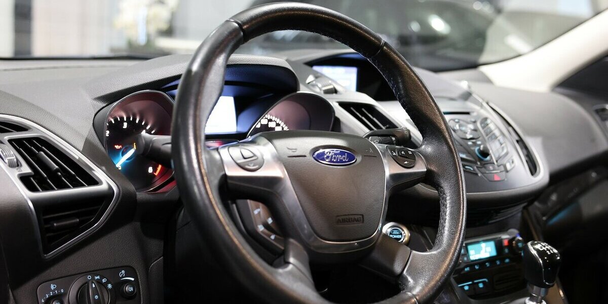 Ford Kuga 2.0 TDCI 4x4 TITANIUM / LEDER / NAVI+ 90.000 km 12.333 &euro; Hamm 59077