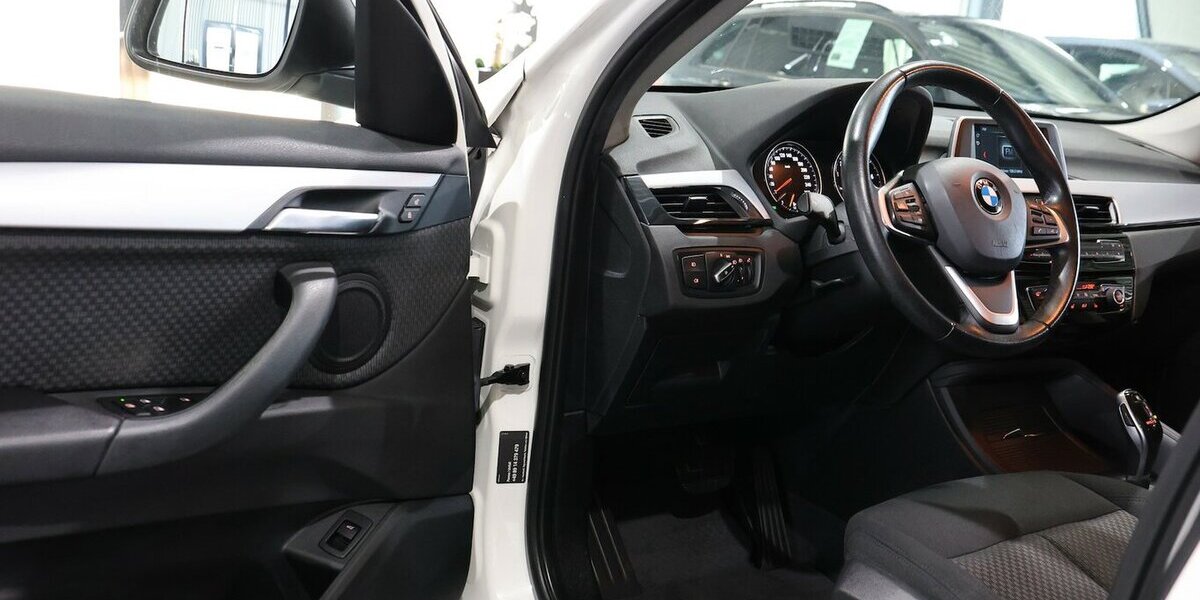 BMW X1 sDrive 18i Advantage WHITE / AUTOMATIK / 89.000 km 17.444 &euro; Hamm 59077