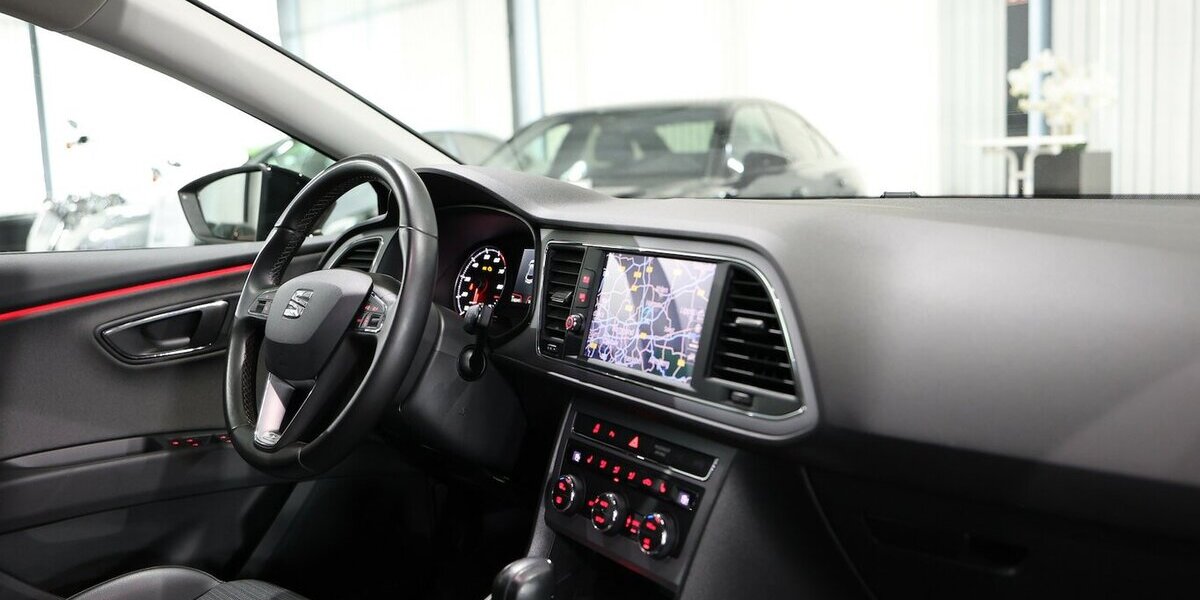 Seat Leon 1.5 TSI DSG XCELLENCE SPORT / LED / LEDER 116.000 km 15.444 &euro; Hamm 59077
