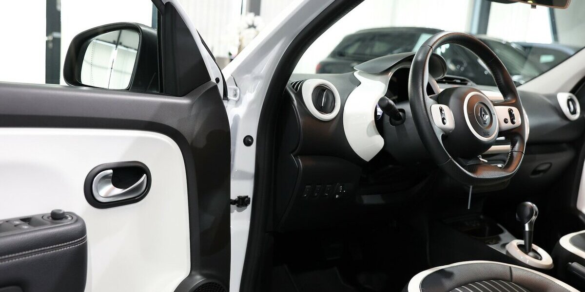 Renault Twingo TECHNO ELECTRIC SPURHALTE, LEDER, KAMERA 10.000 km 13.777 &euro; Hamm 59077