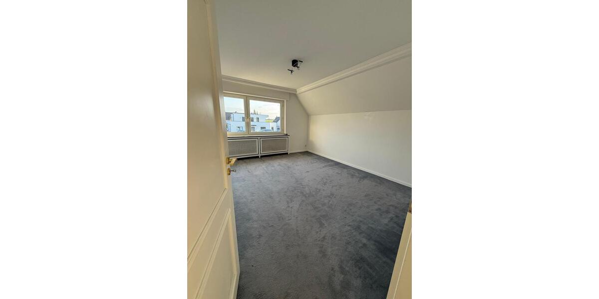 Doppelhaushälfte Soest - 6 Zimmer, 200 m&sup2;, 2.400&euro; | Angebot:25857396