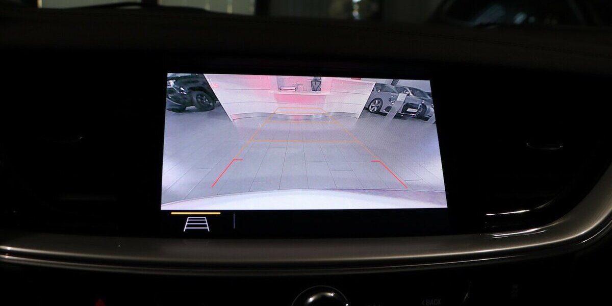 Opel Insignia 2.0 ST 4x4 OPC-LINE GSI WHITE / VC+HUD 140.000 km 18.991 &euro; Hamm 59077