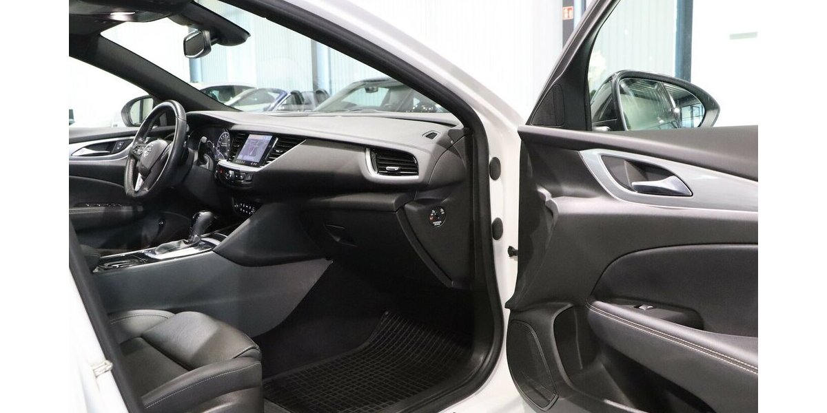 Opel Insignia 2.0 ST 4x4 OPC-LINE GSI WHITE / VC+HUD 140.000 km 18.991 &euro; Hamm 59077