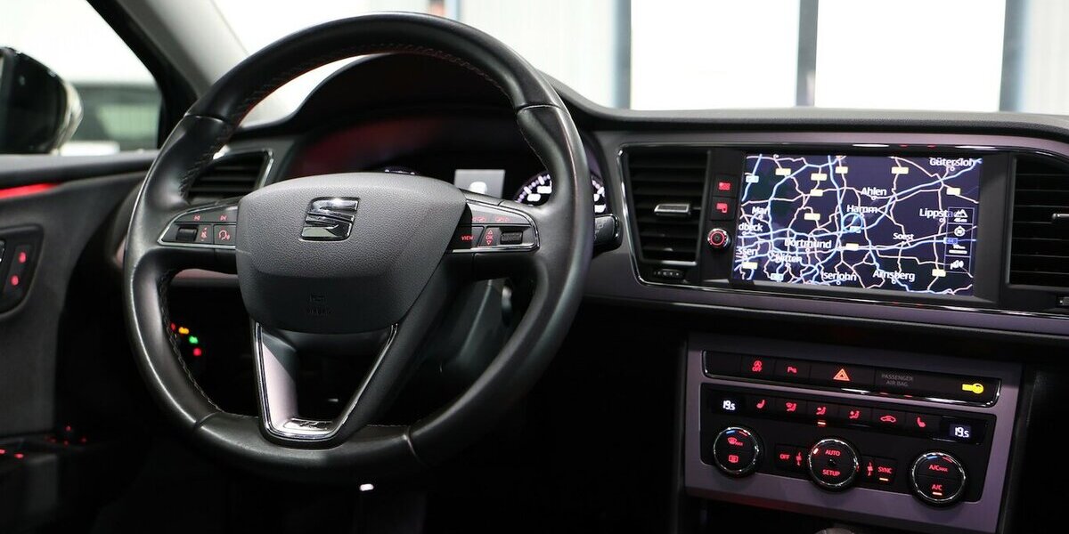 Seat Leon 1.5 TSI DSG XCELLENCE SPORT / LED / LEDER 116.000 km 15.444 &euro; Hamm 59077