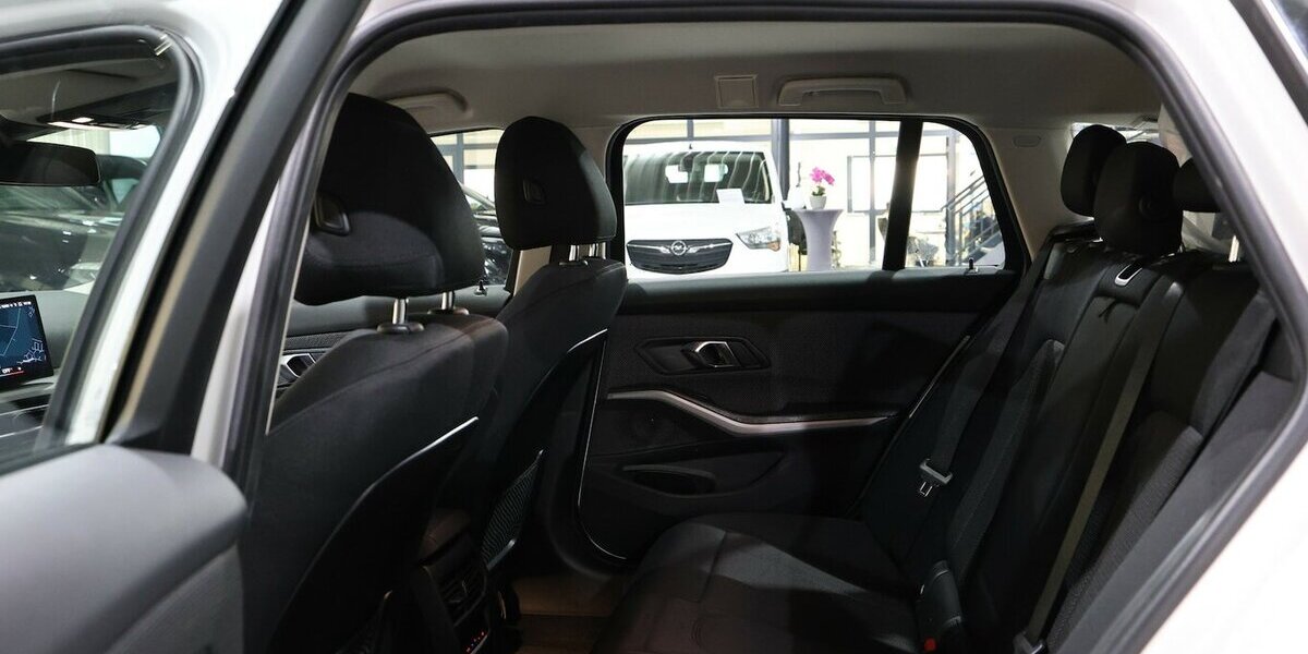 BMW 318d Touring SPORT SHADOW CURVED+NAV+KAMERA,LED 105.000 km 23.883 &euro; Hamm 59077