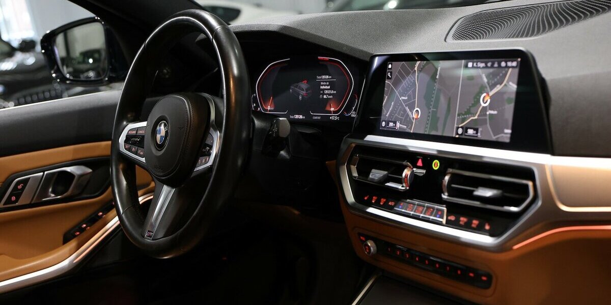 BMW 330d Touring xDrive M-SPORT BLACK & BROWN / LED 135.000 km 28.555 &euro; Hamm 59077