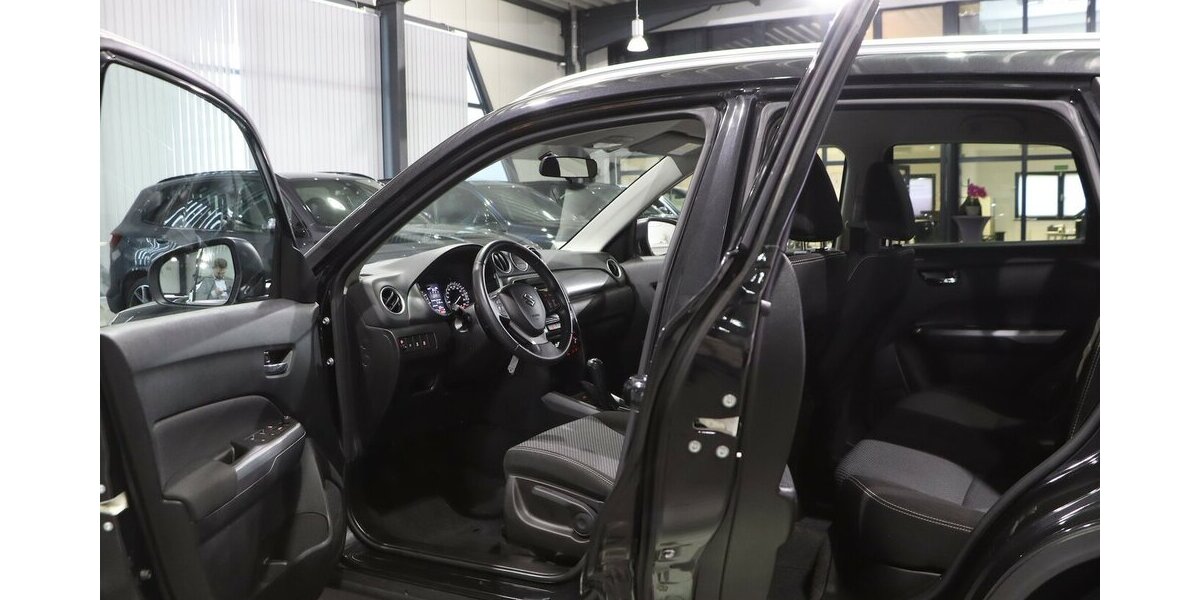 Suzuki Vitara 1.0 CLUB / NAVI+KAMERA, KLIMAAUTOMATIK 62.000 km 12.777 &euro; Hamm 59077