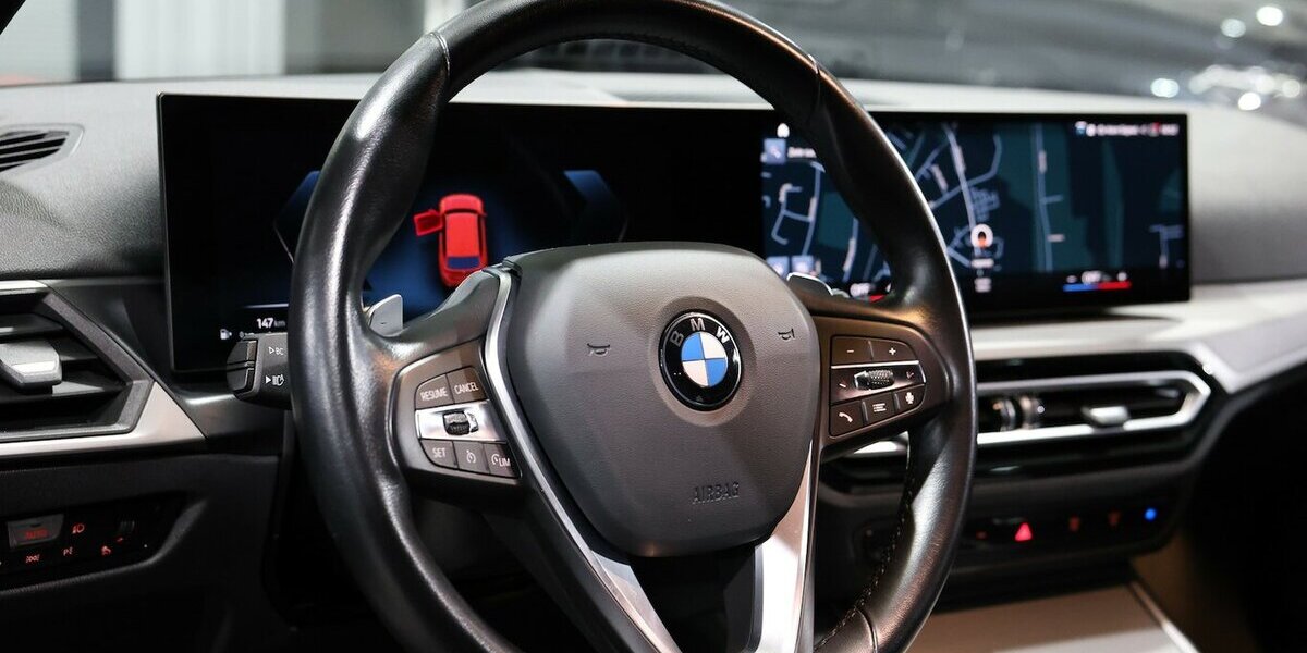 BMW 318d Touring SHADOW SPORT MELBOURNEROT-METALLIC 73.000 km 25.555 &euro; Hamm 59077