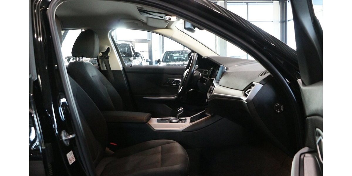 BMW 330d Touring ADVANTAGE / LED / LIVE+NAVI+ 149.000 km 21.993 &euro; Hamm 59077