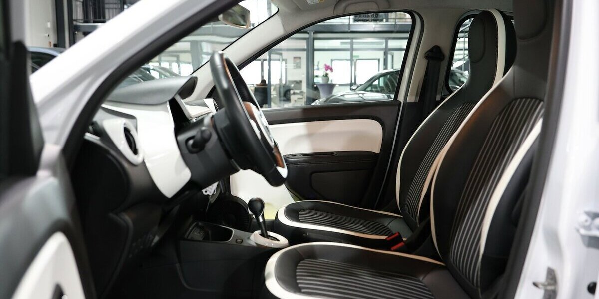 Renault Twingo INTENS ELECTRIC SPURHALTE, LEDER, KAMERA 12.000 km 13.111 &euro; Hamm 59077